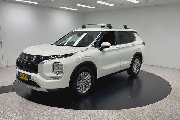 2023 Mitsubishi Outlander LS ZM