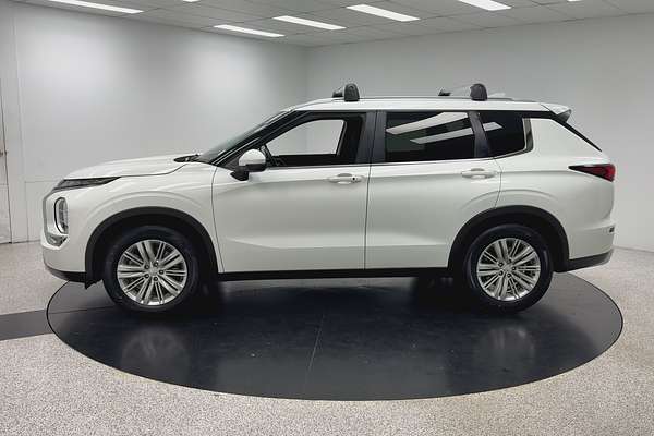 2023 Mitsubishi Outlander LS ZM