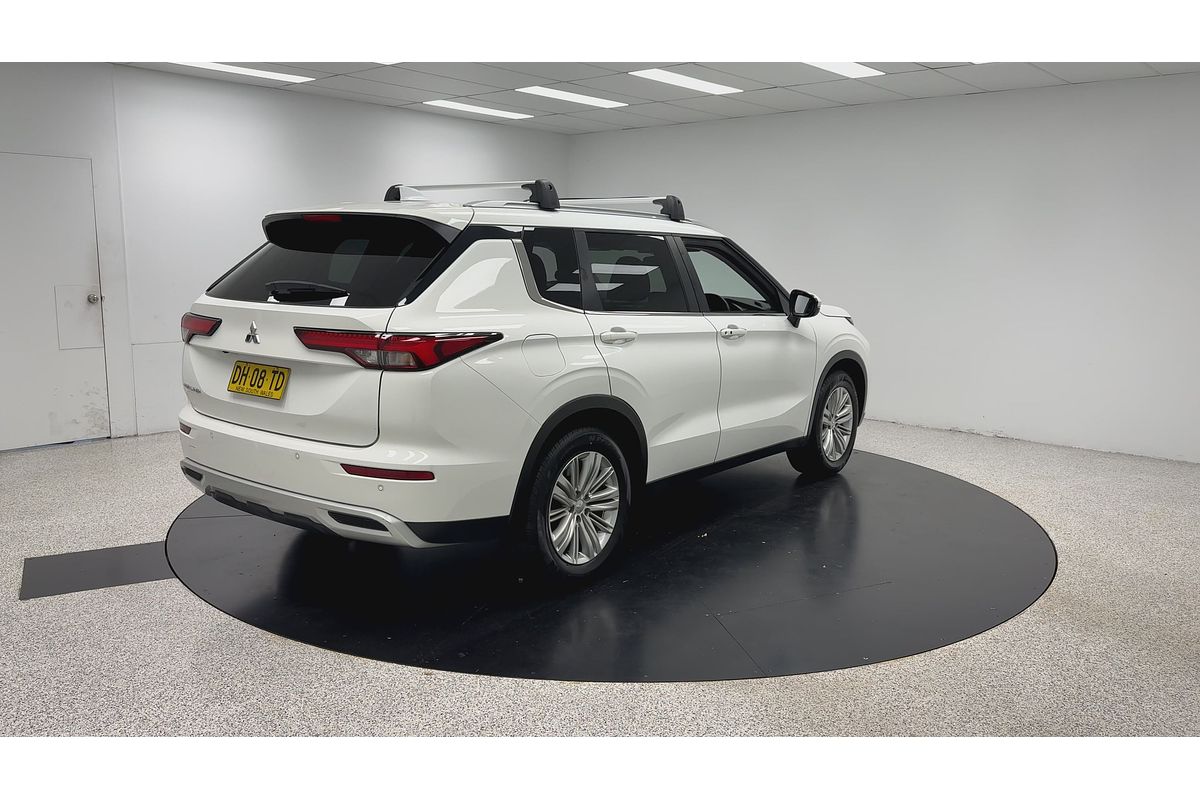 2023 Mitsubishi Outlander LS ZM