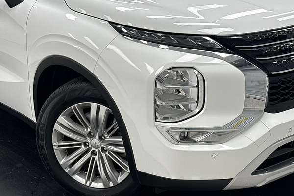 2023 Mitsubishi Outlander LS ZM