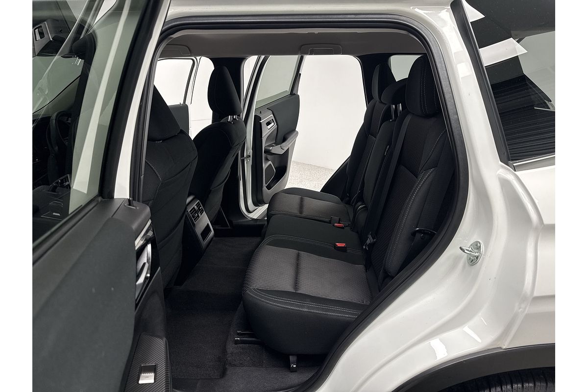 2023 Mitsubishi Outlander LS ZM