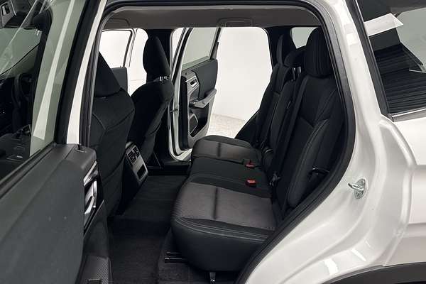 2023 Mitsubishi Outlander LS ZM