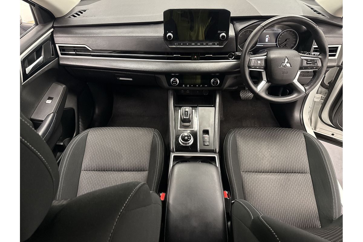 2023 Mitsubishi Outlander LS ZM