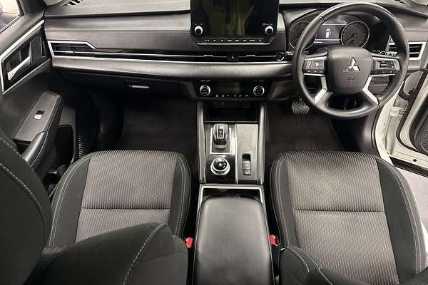 2023 Mitsubishi Outlander LS ZM