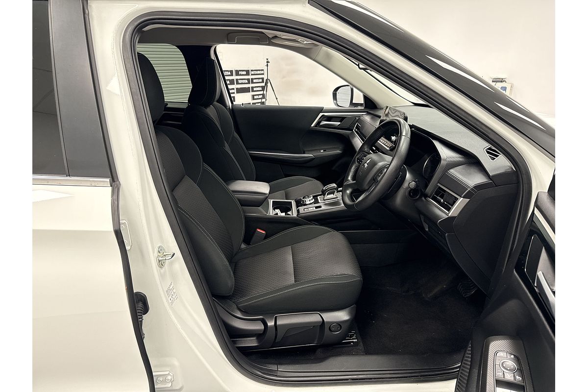 2023 Mitsubishi Outlander LS ZM