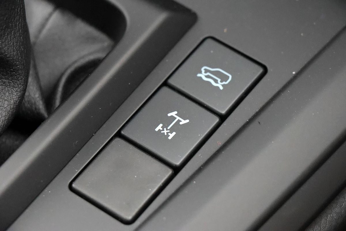 2025 Isuzu D-MAX SX 4X4