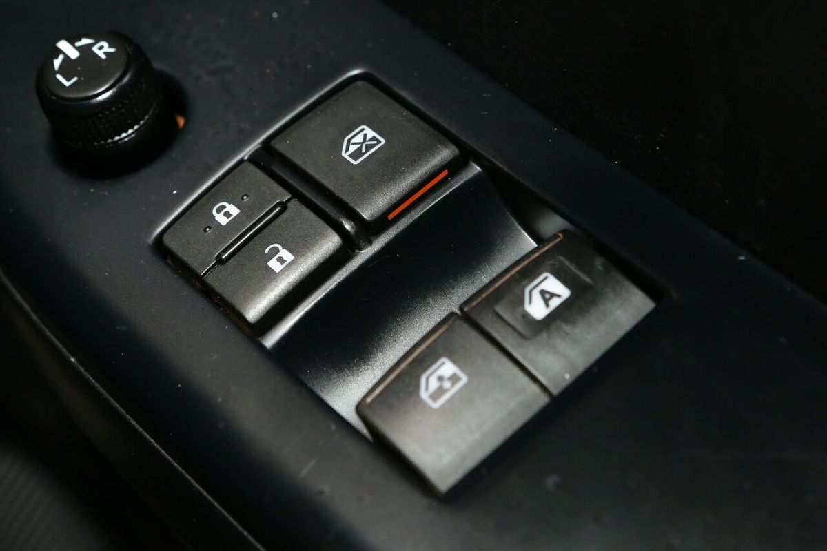 2017 Toyota Hilux Workmate TGN121R Rear Wheel Drive