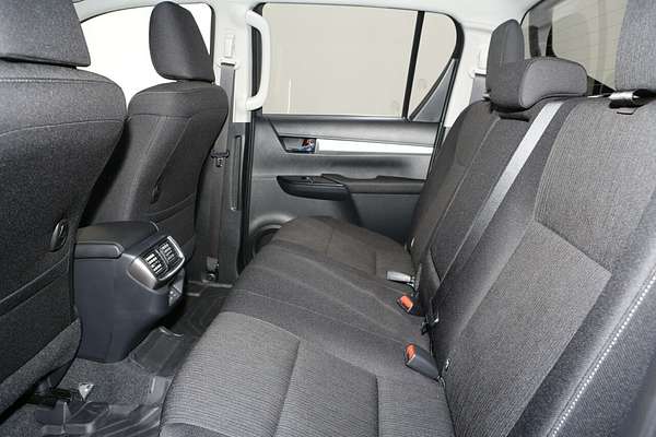 2025 Toyota Hilux SR5 48V GUN126R 4X4