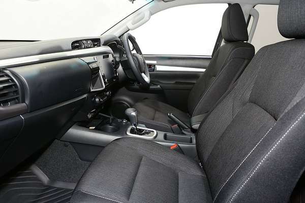 2025 Toyota Hilux SR5 48V GUN126R 4X4