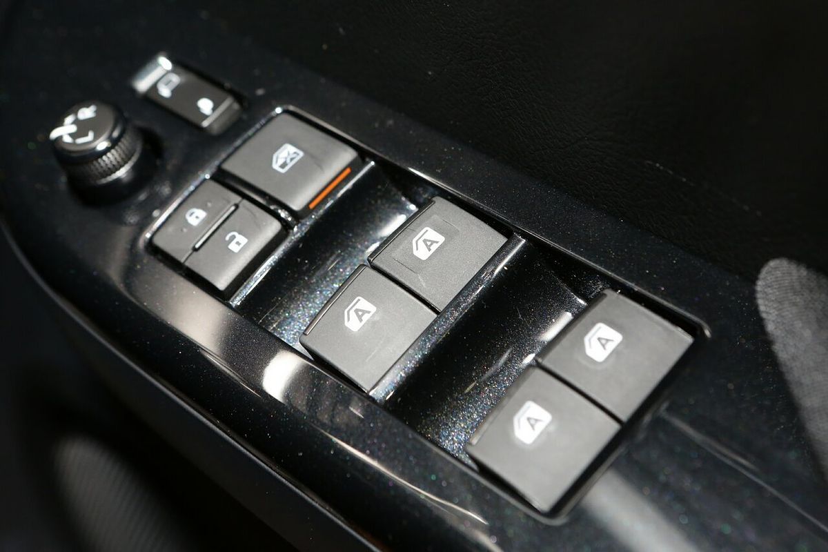 2025 Toyota Hilux SR5 48V GUN126R 4X4