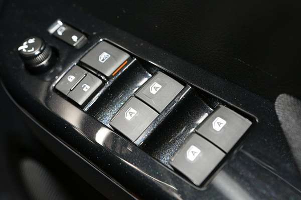 2025 Toyota Hilux SR5 48V GUN126R 4X4