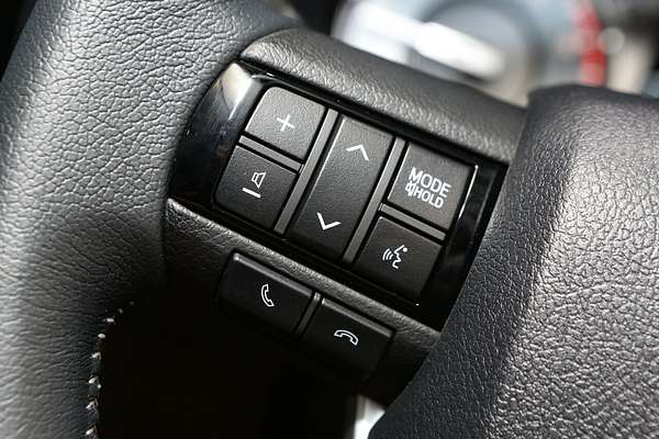 2025 Toyota Hilux SR5 48V GUN126R 4X4