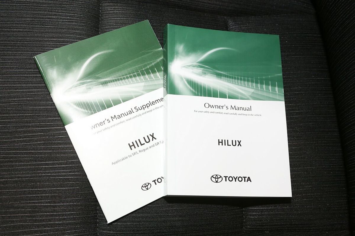 2025 Toyota Hilux SR5 48V GUN126R 4X4