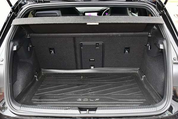 2023 Volkswagen Golf 110TSI R-Line 8