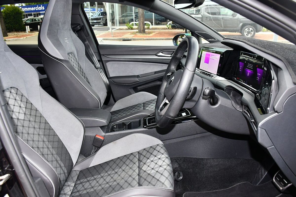 2023 Volkswagen Golf 110TSI R-Line 8