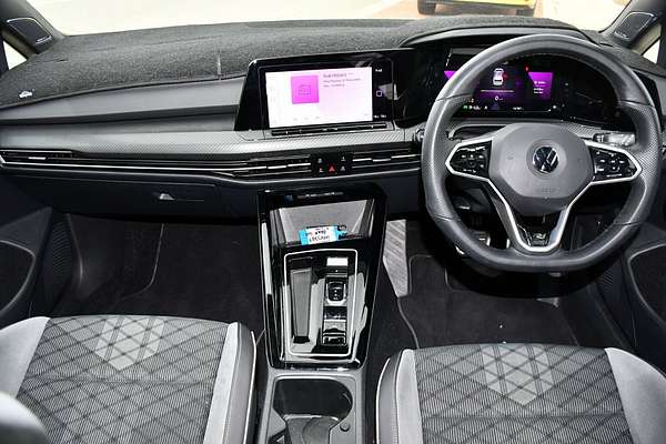2023 Volkswagen Golf 110TSI R-Line 8