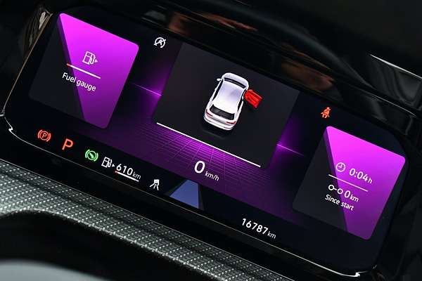 2023 Volkswagen Golf 110TSI R-Line 8