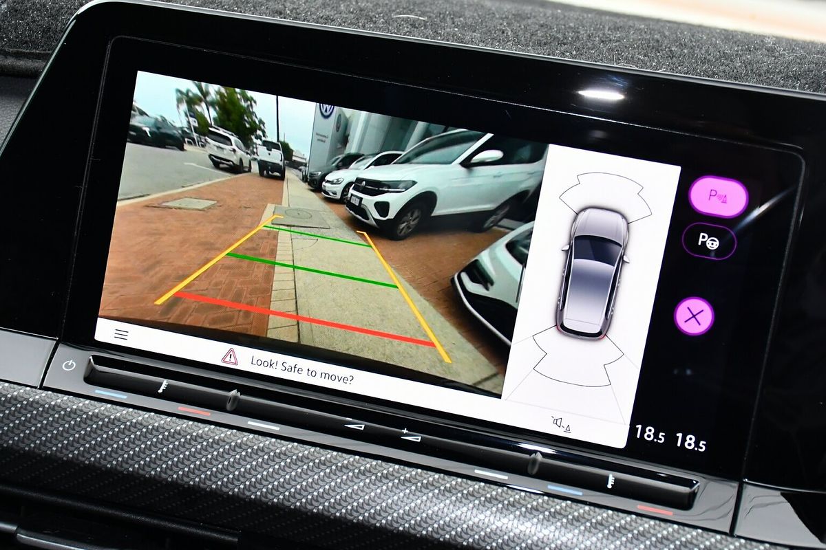 2023 Volkswagen Golf 110TSI R-Line 8