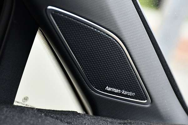 2023 Volkswagen Golf 110TSI R-Line 8