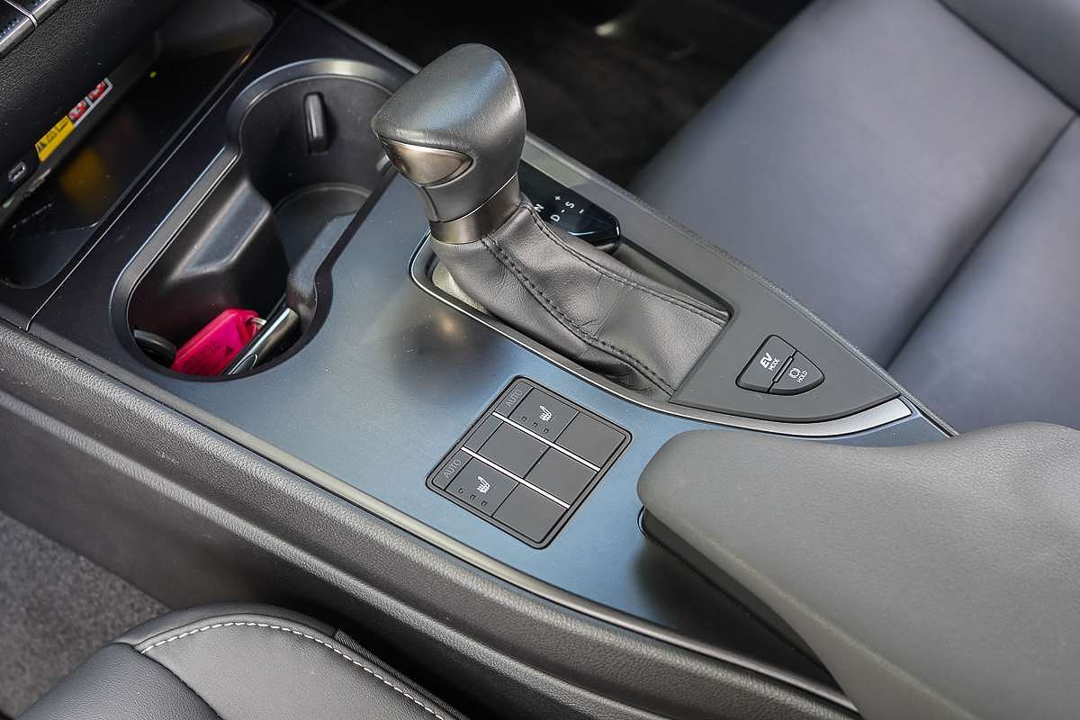 2023 Lexus UX UX250h Luxury MZAH10R