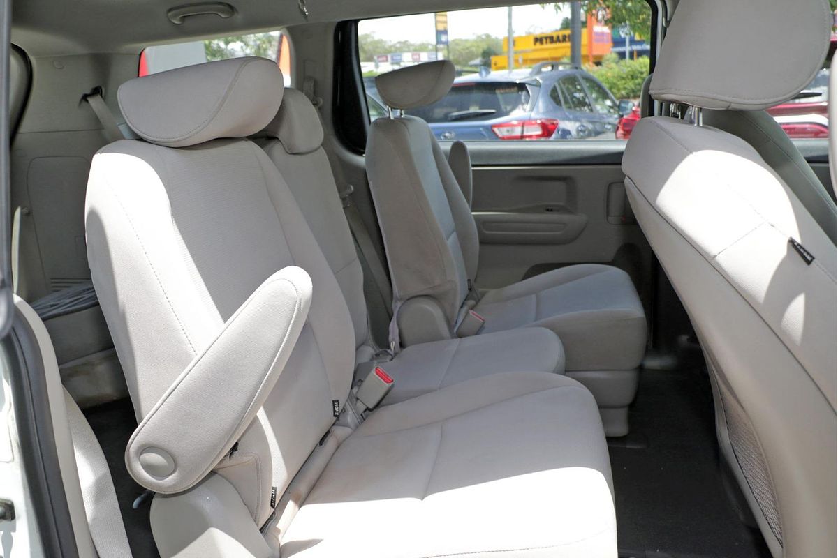 2015 Kia Carnival S YP