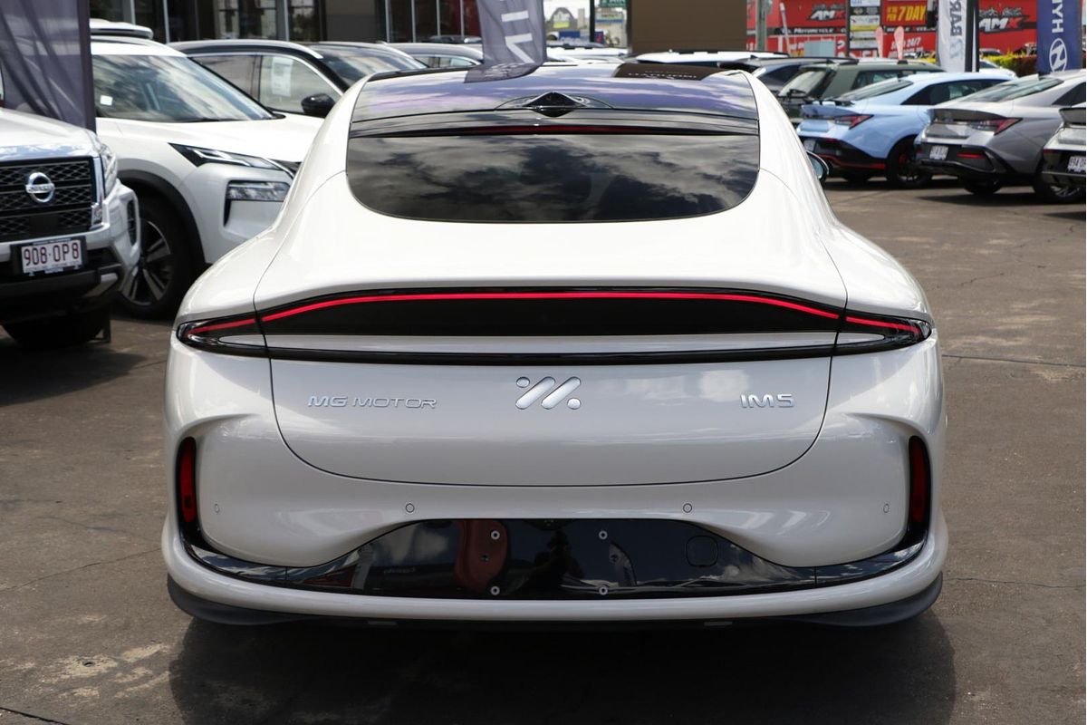2025 MG IM5 Platinum P12L
