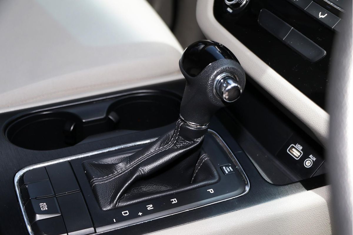 2015 Kia Carnival S YP