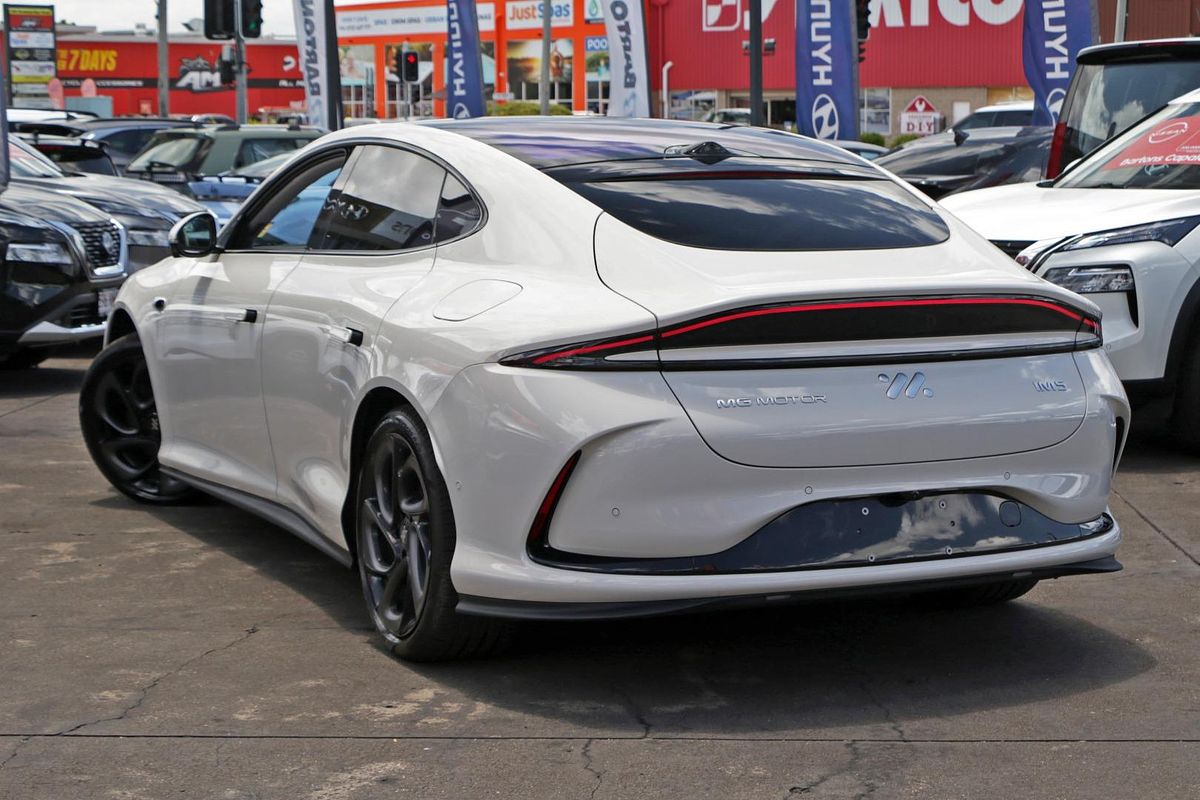 2025 MG IM5 Platinum P12L