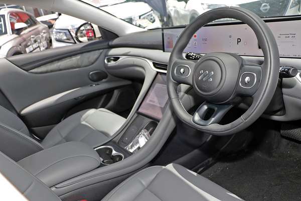 2025 MG IM5 Platinum P12L