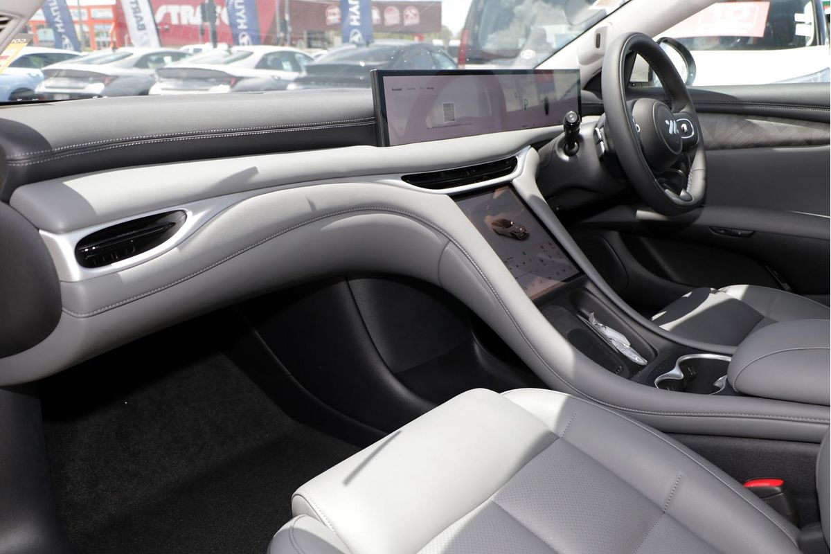 2025 MG IM5 Platinum P12L