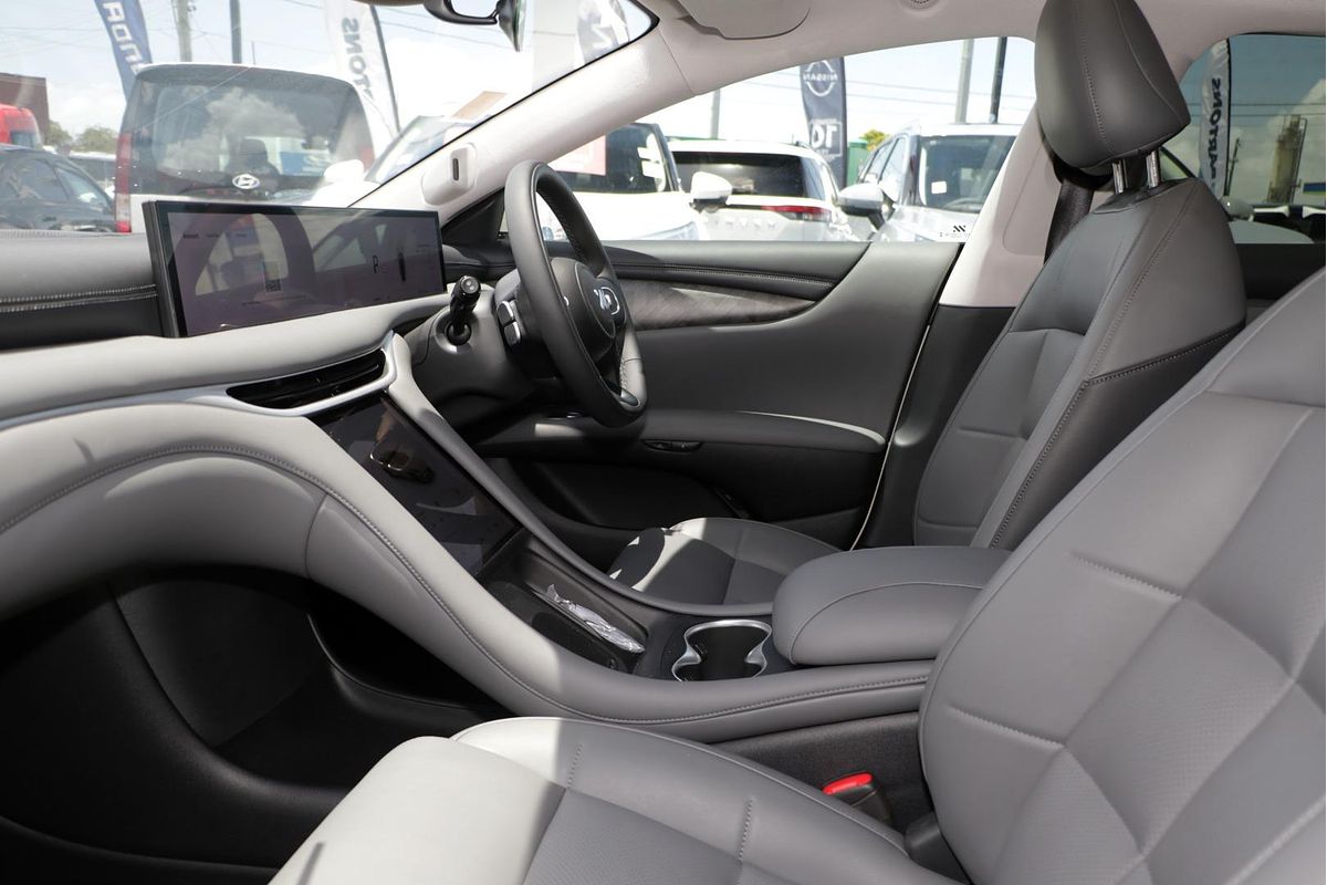 2025 MG IM5 Platinum P12L