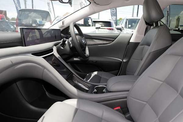 2025 MG IM5 Platinum P12L