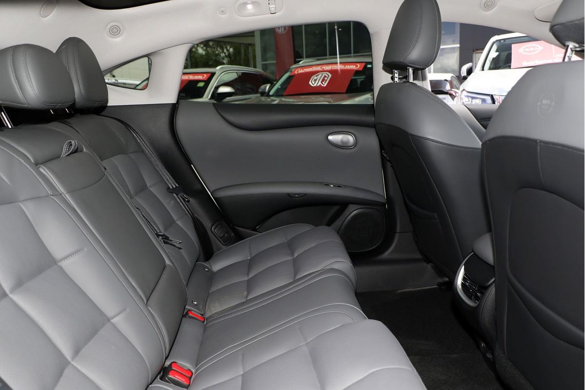 2025 MG IM5 Platinum P12L