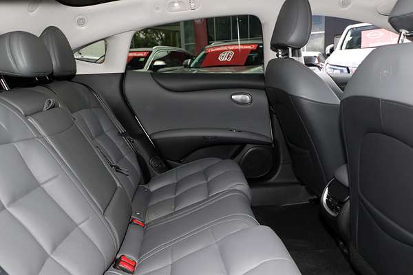 2025 MG IM5 Platinum P12L