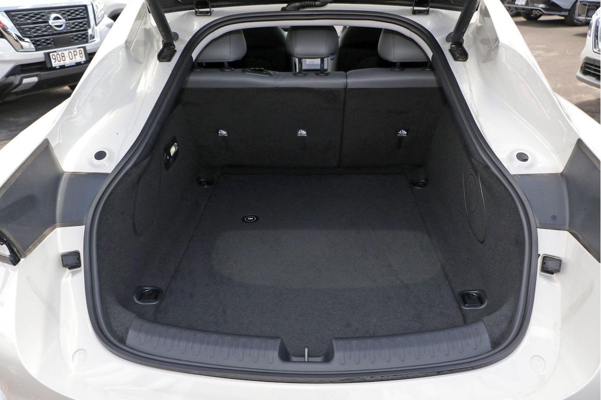 2025 MG IM5 Platinum P12L