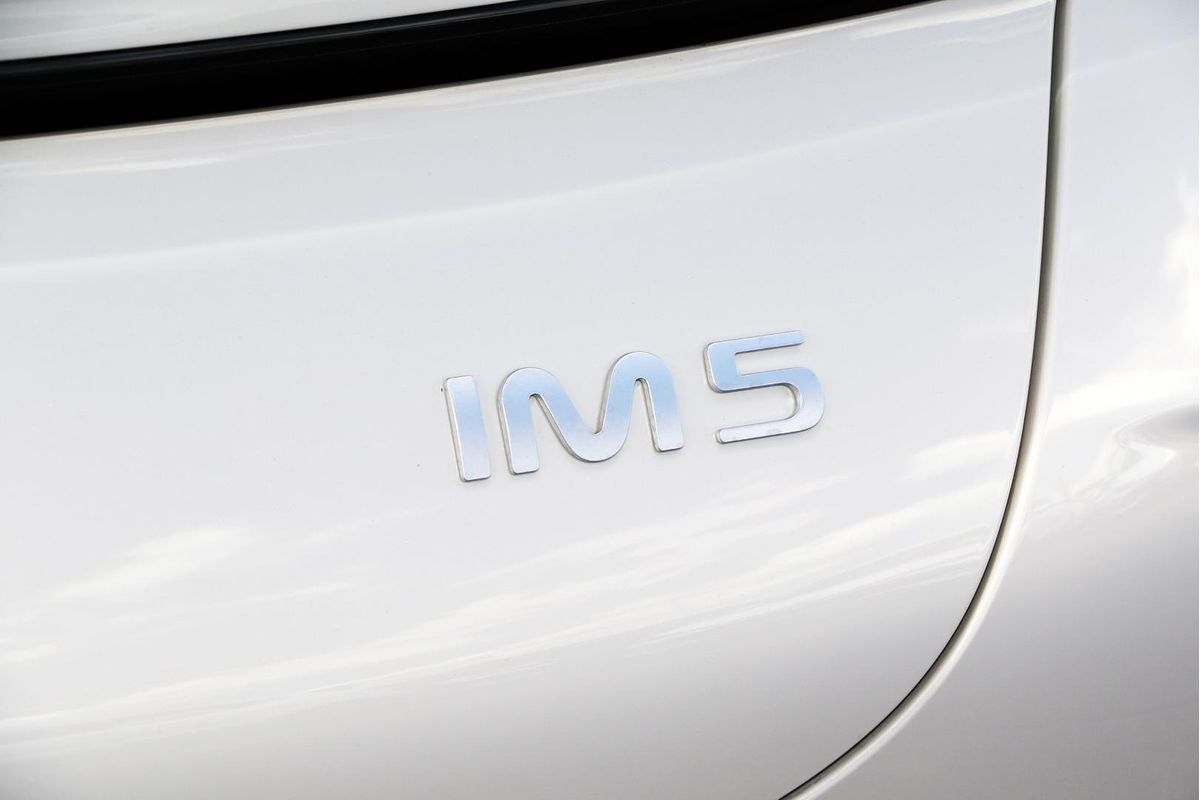 2025 MG IM5 Platinum P12L