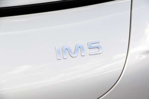 2025 MG IM5 Platinum P12L