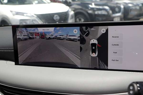 2025 MG IM5 Platinum P12L