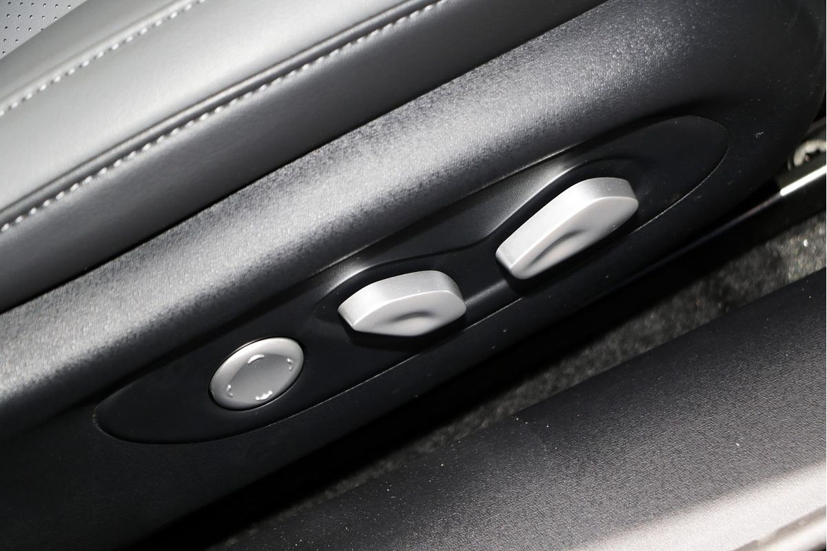 2025 MG IM5 Platinum P12L