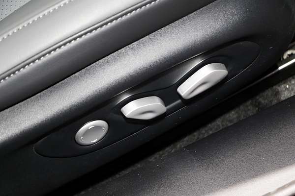 2025 MG IM5 Platinum P12L