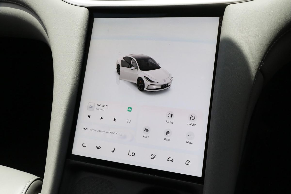 2025 MG IM5 Platinum P12L