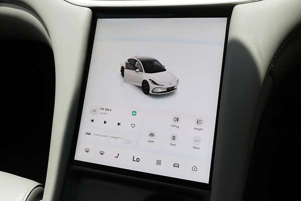 2025 MG IM5 Platinum P12L