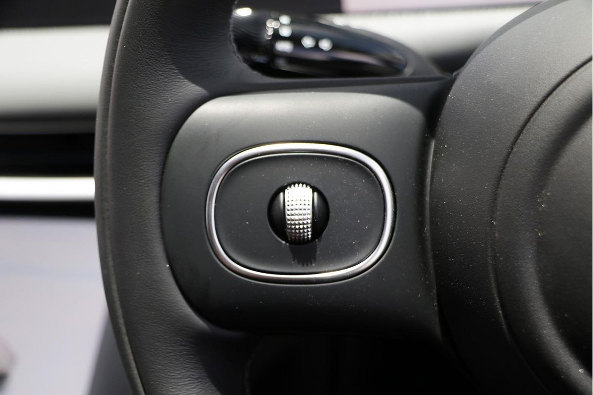 2025 MG IM5 Platinum P12L