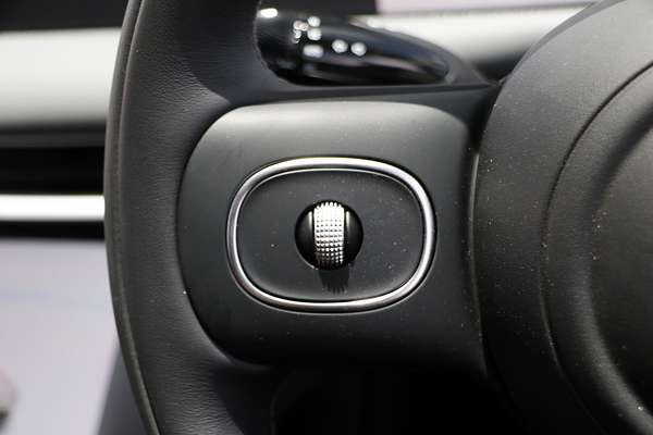 2025 MG IM5 Platinum P12L