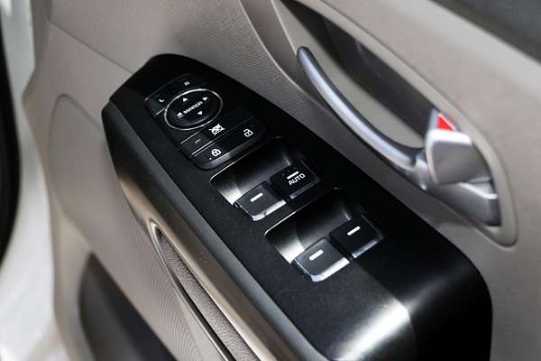 2015 Kia Carnival S YP