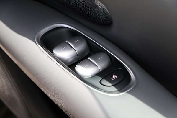 2025 MG IM5 Platinum P12L