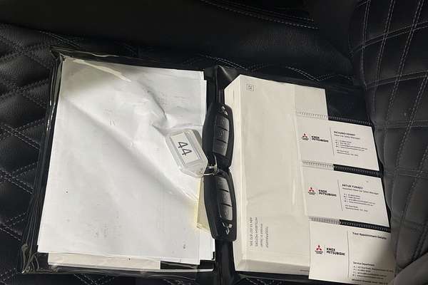 2023 Mitsubishi Outlander PHEV Exceed ZM