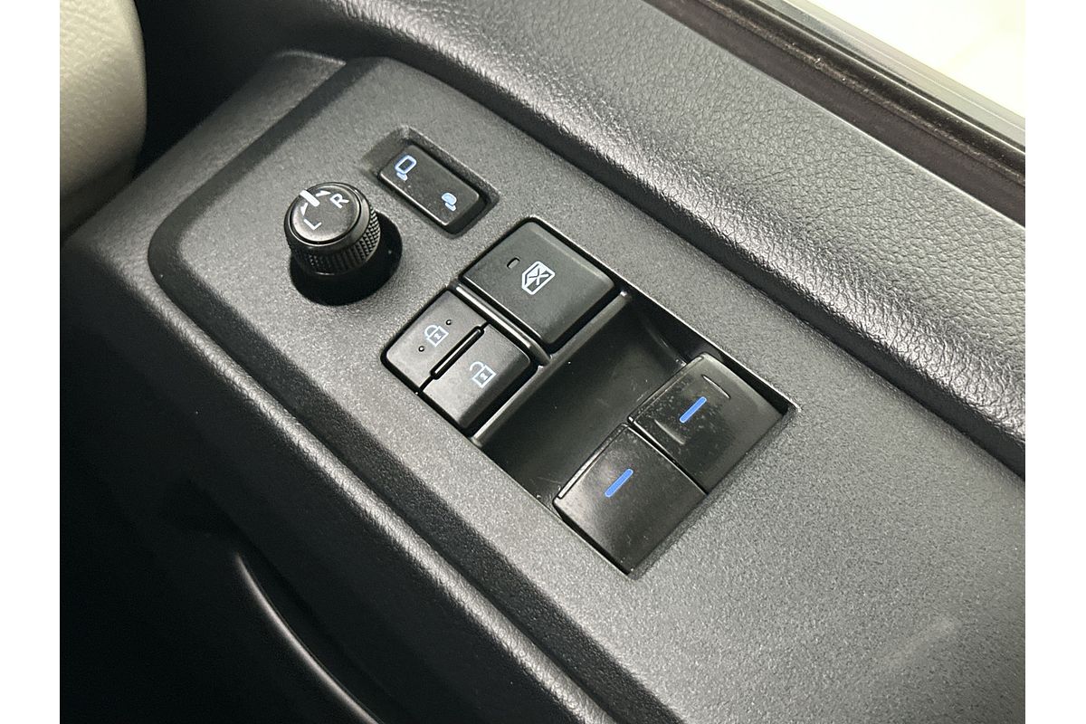 2022 Toyota Hiace Commuter GDH322R ELWB High Roof