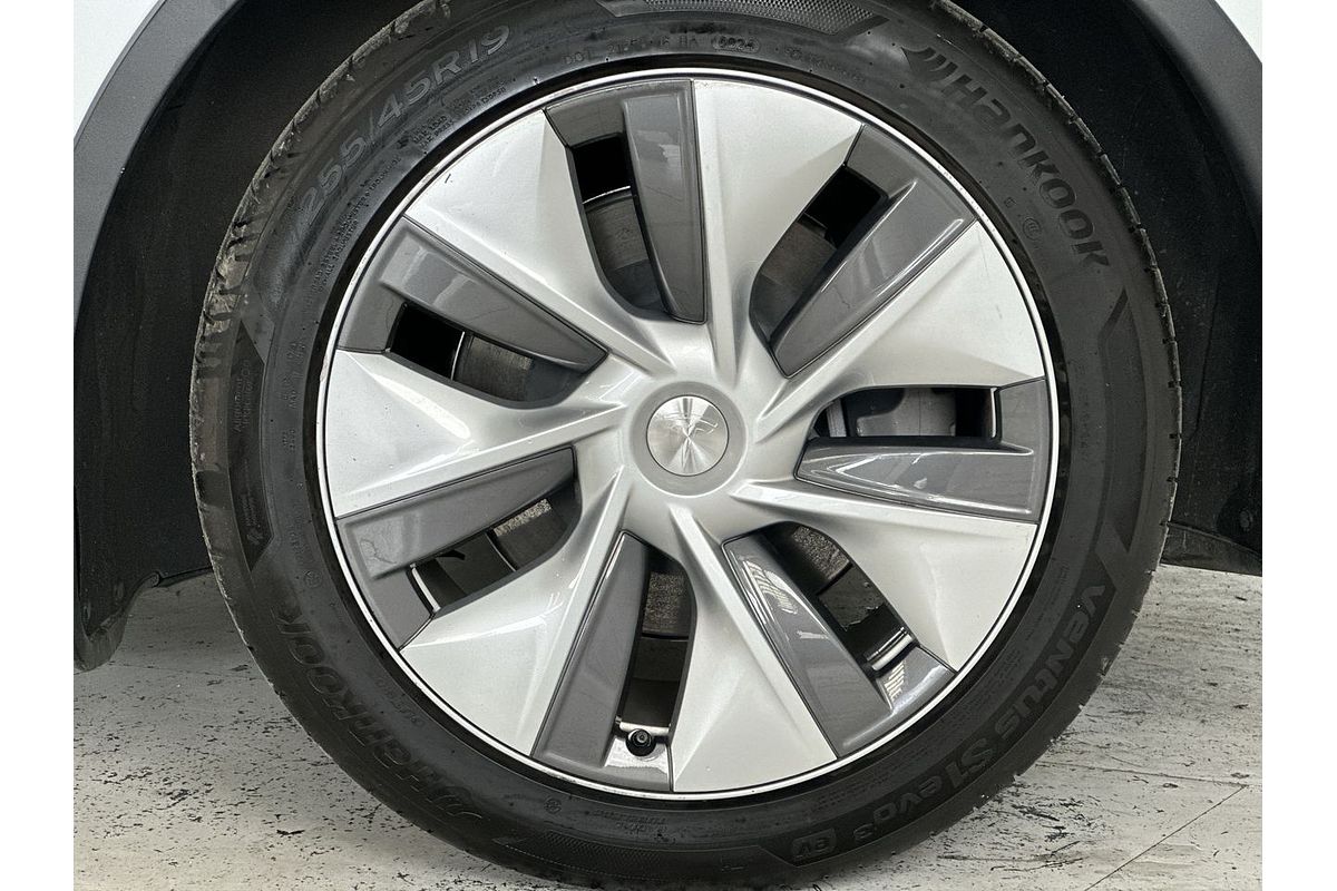 2022 Tesla Model Y Rear-Wheel Drive
