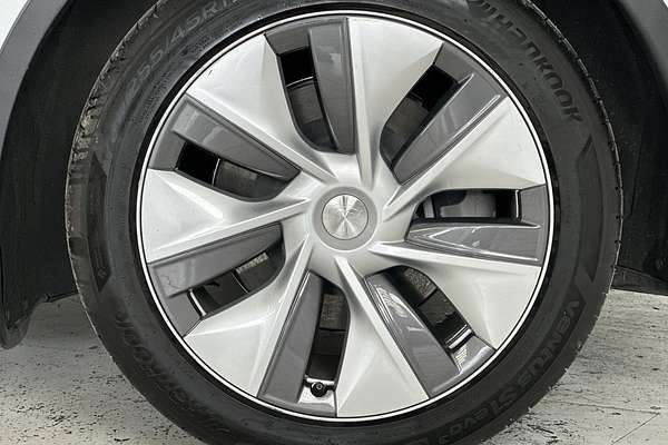 2022 Tesla Model Y Rear-Wheel Drive